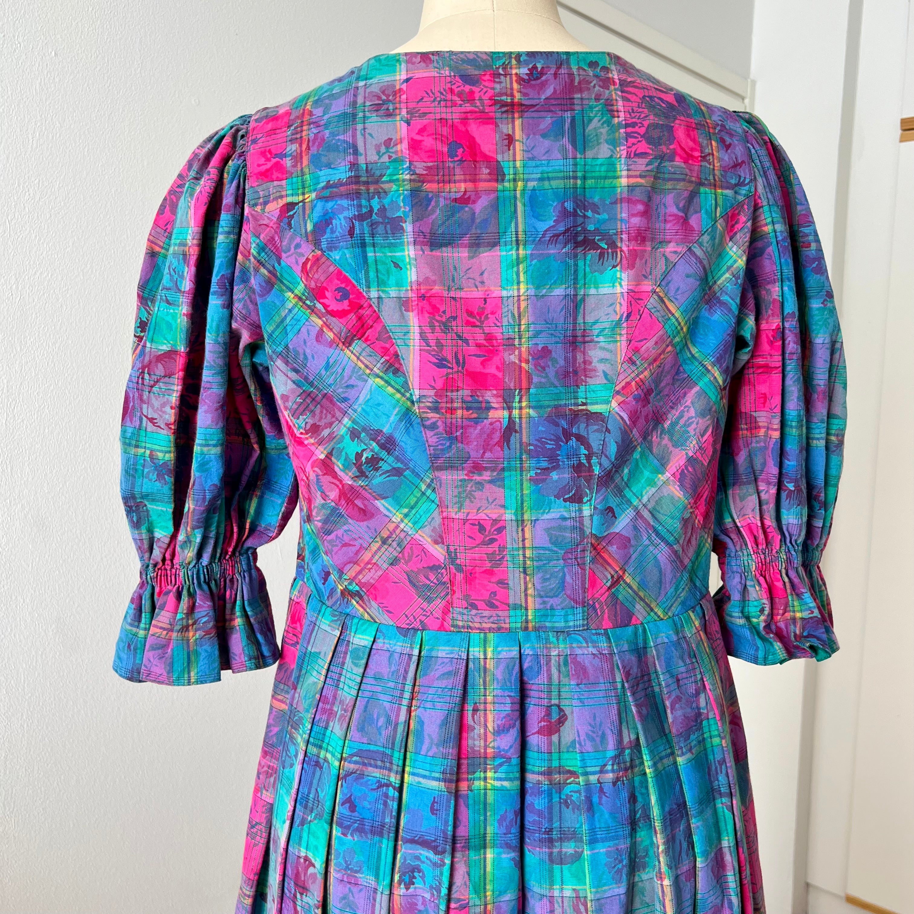 Vintage 80er Jahre Österreichisches Trachtenkleid - Bayerisches Blumen Karo Dirndl Oktoberfest Kleid