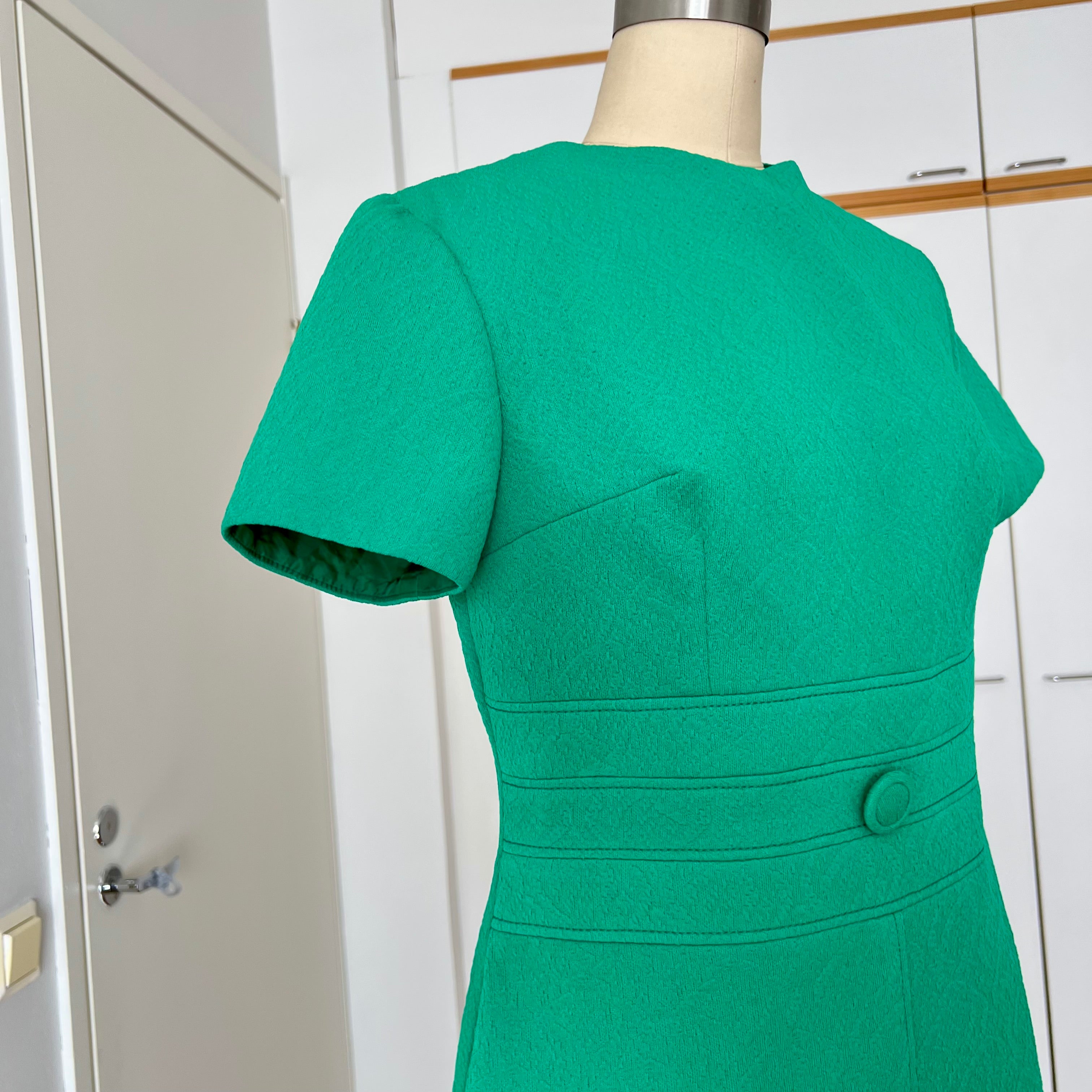 Green Textured Mod Shift Dress – 60s Space Age Stewardess Style, Crimplene Jersey