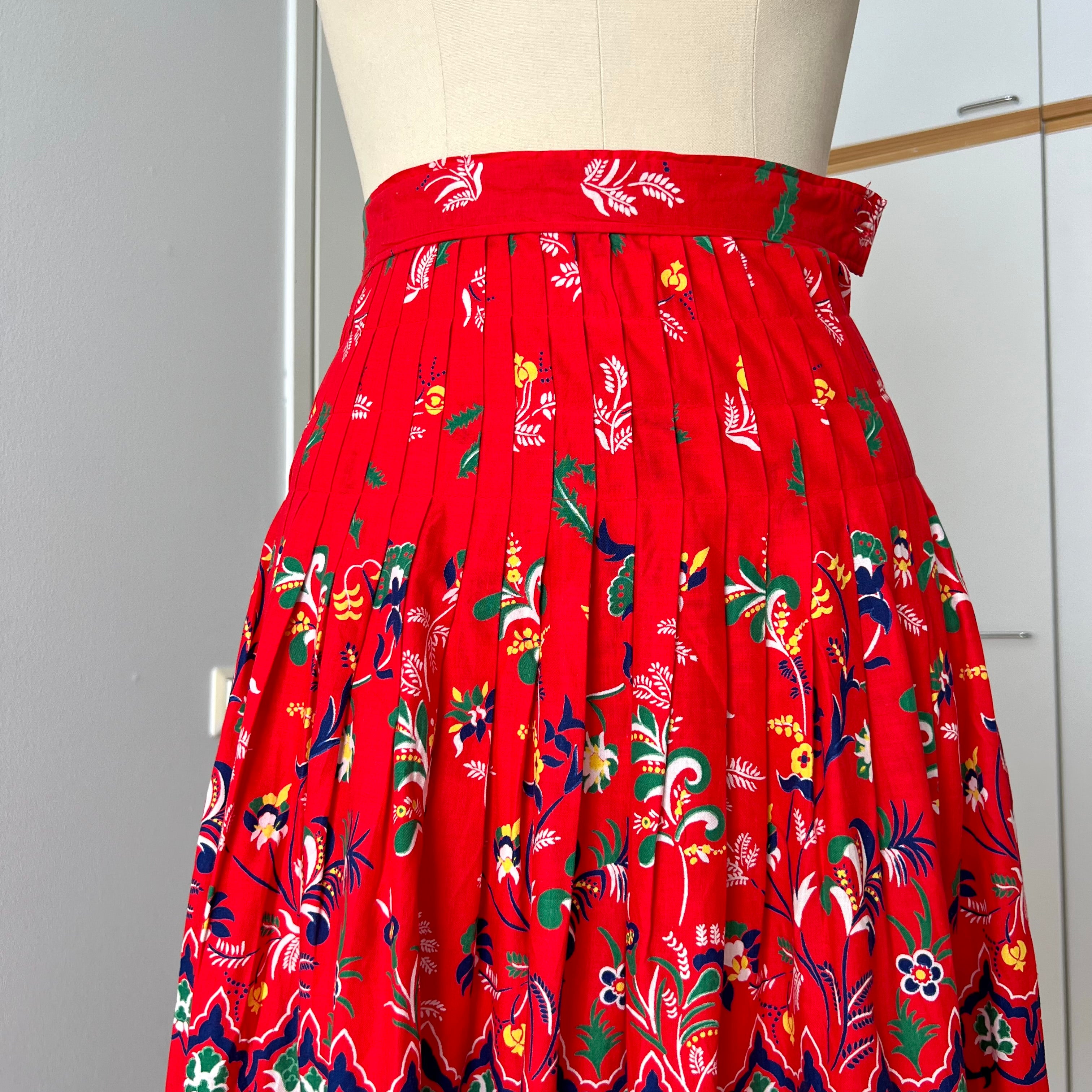 1970s Red Cotton Pleated Midi Skirt-High Waist Folkloric Boho Cottagecore Peasant Skirt EU 36