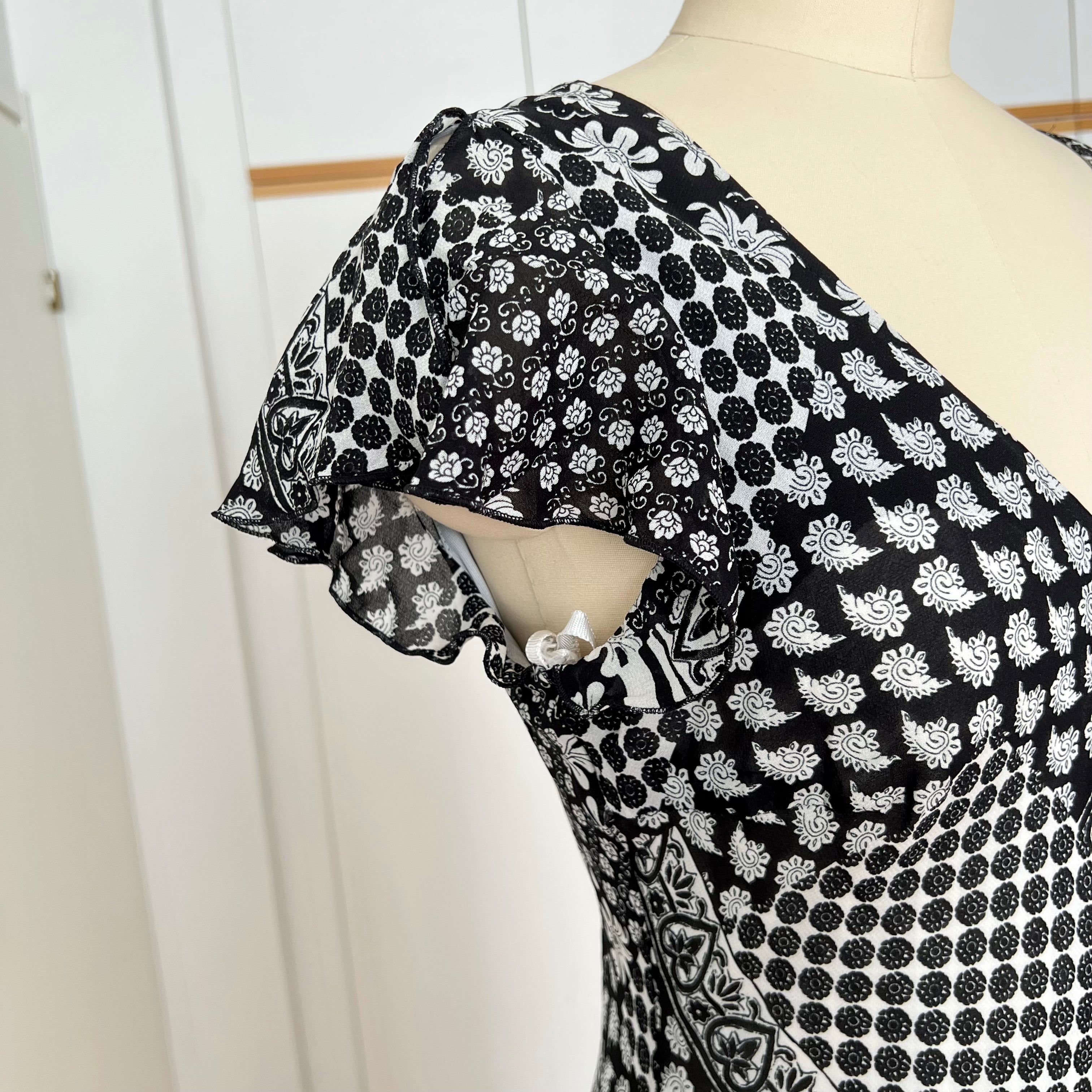1990s Bias Cut Viscose Midi Dress-Y2K Flutter Sleeves V Neck Fairy Dress Whimsygoth EU 38