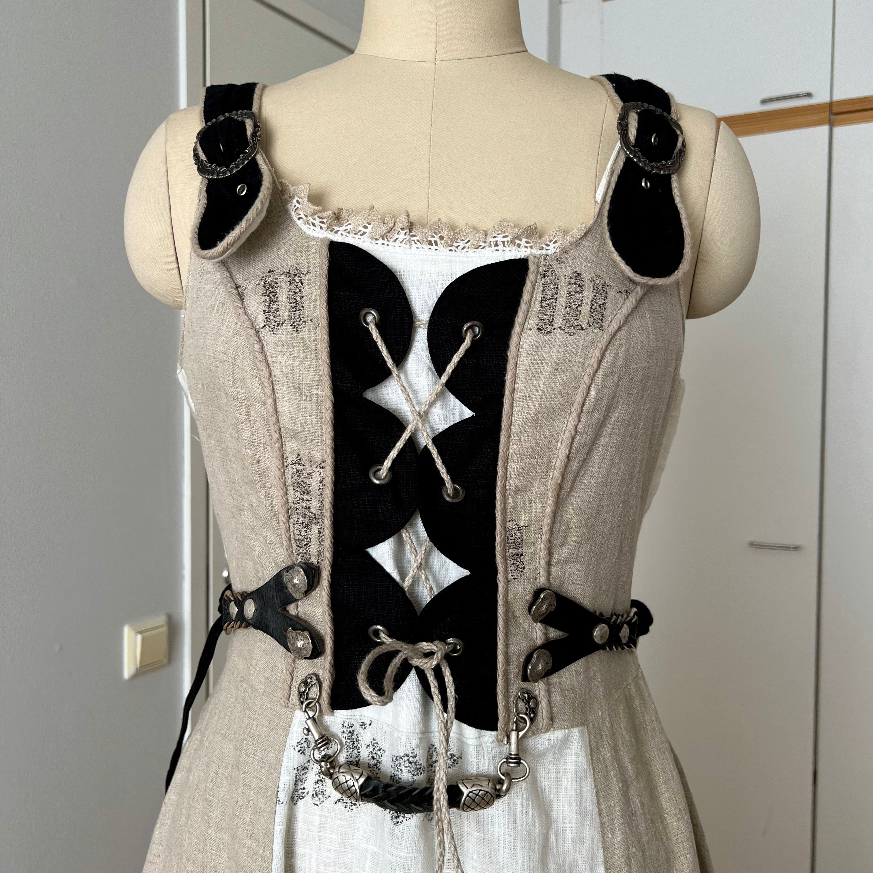 Vintage German Linen Trachten Dress-Bavarian Folk Cottagecore Tyrol Dress EU 36