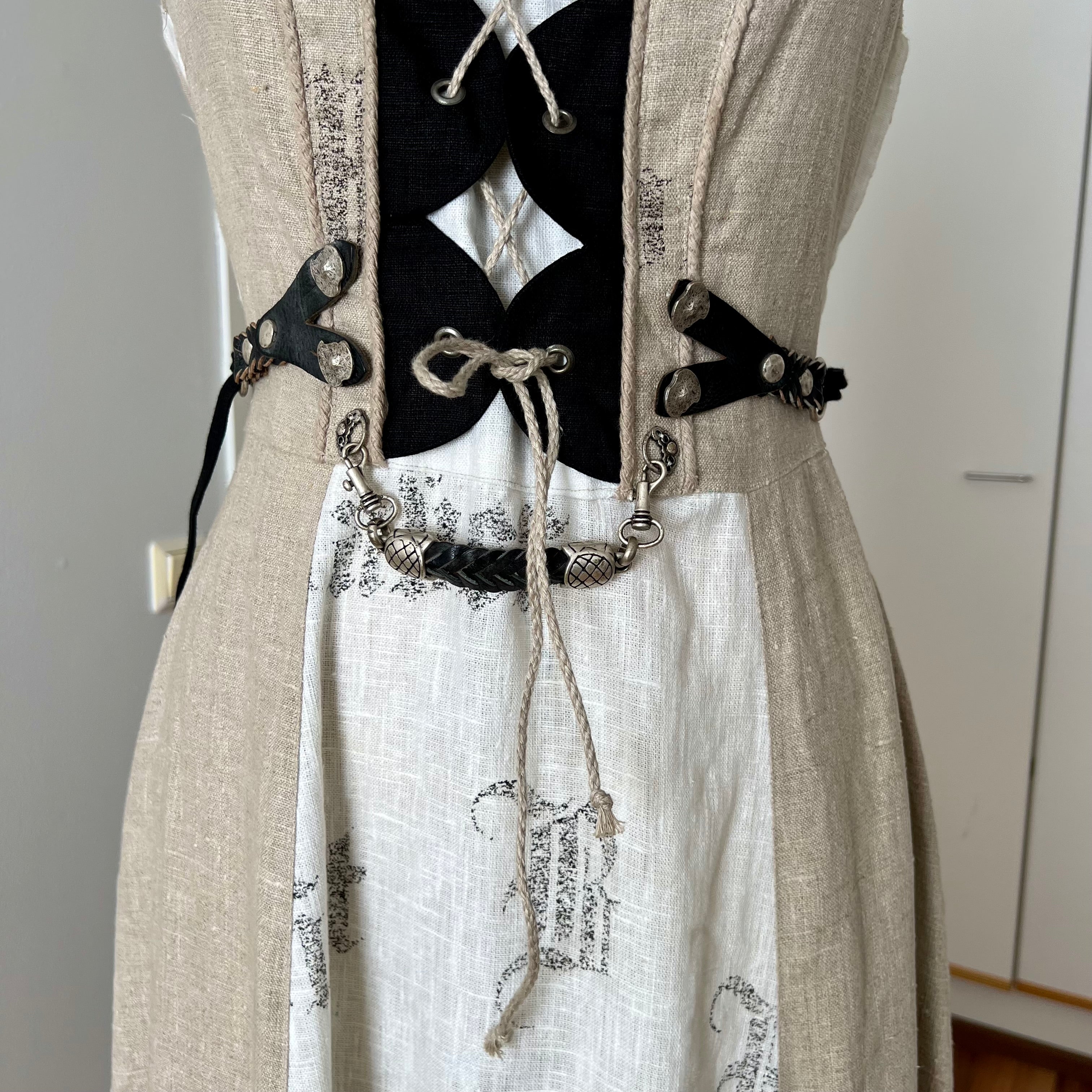 Vintage German Linen Trachten Dress-Bavarian Folk Cottagecore Tyrol Dress EU 36
